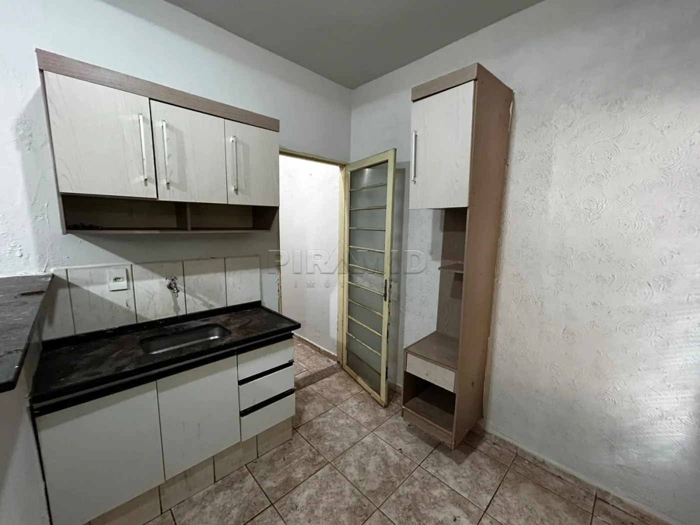 Alugar Casa / Padr&atilde;o em Ribeir&atilde;o Preto R$ 1.700,00 - Foto 4