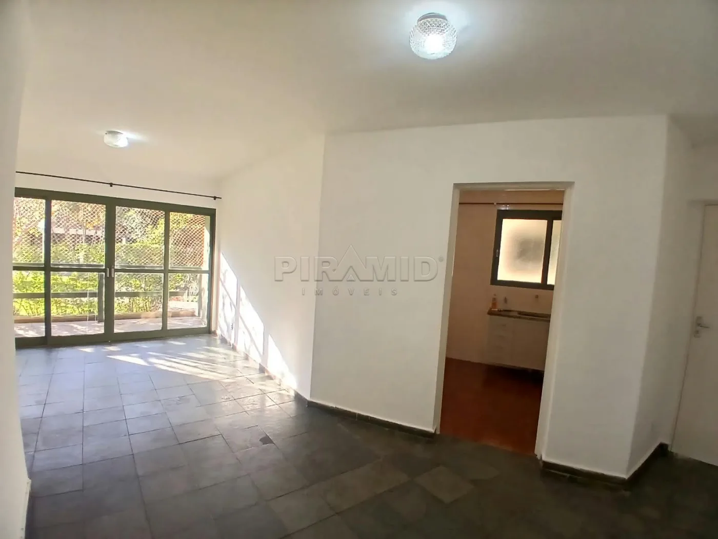 Alugar Apartamento / Padr&atilde;o em Ribeir&atilde;o Preto R$ 1.000,00 - Foto 1