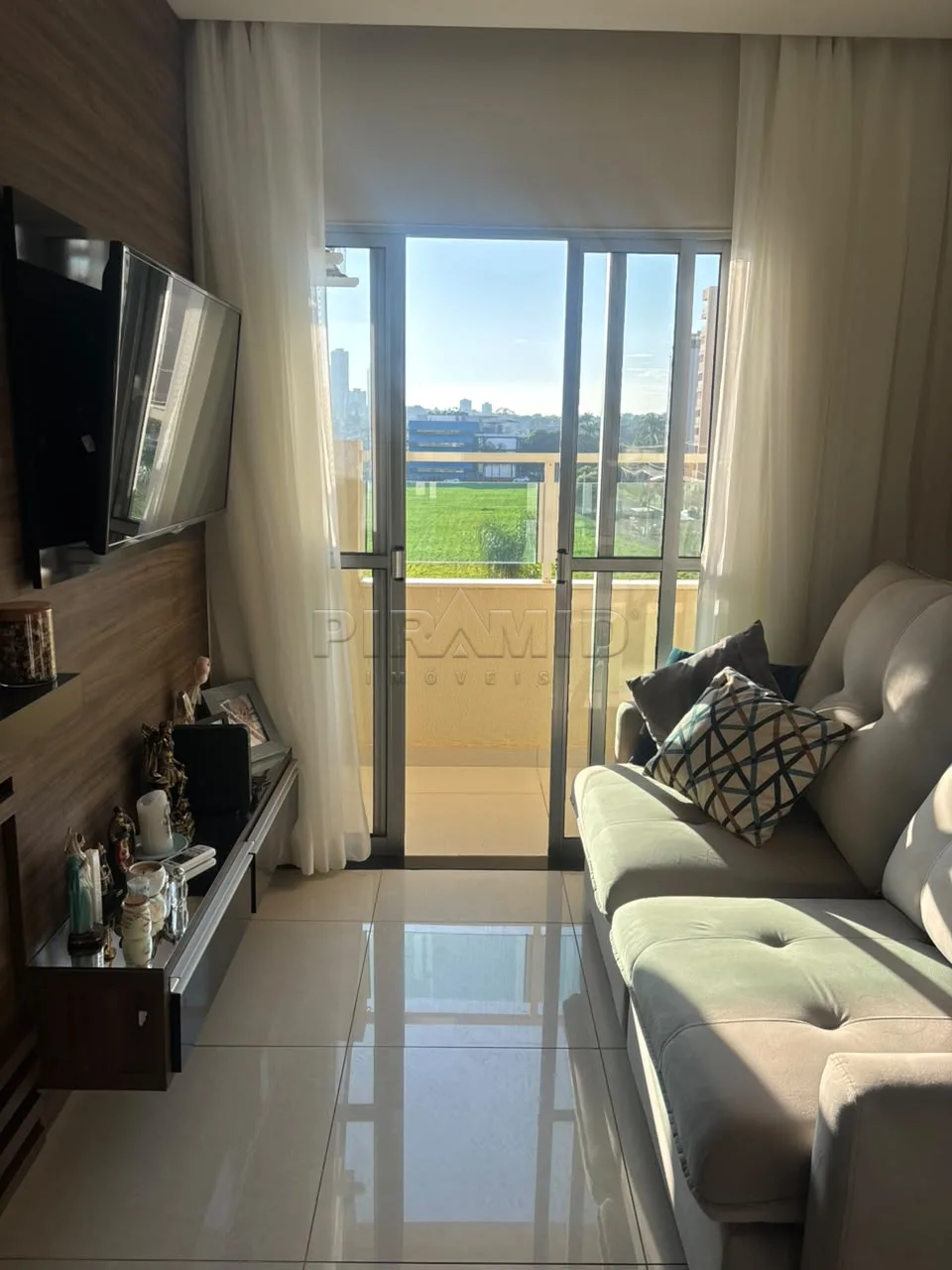 Alugar Apartamento / Padr&atilde;o em Ribeir&atilde;o Preto R$ 2.250,00 - Foto 2
