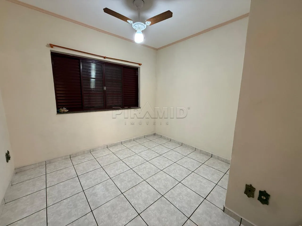Alugar Casa / Padr&atilde;o em Ribeir&atilde;o Preto R$ 2.300,00 - Foto 14