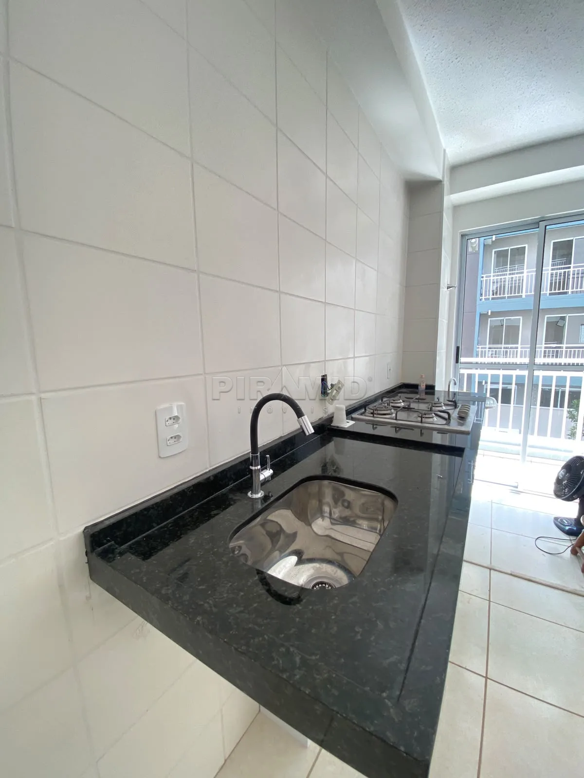 Alugar Apartamento / Padr&atilde;o em Ribeir&atilde;o Preto R$ 1.900,00 - Foto 4