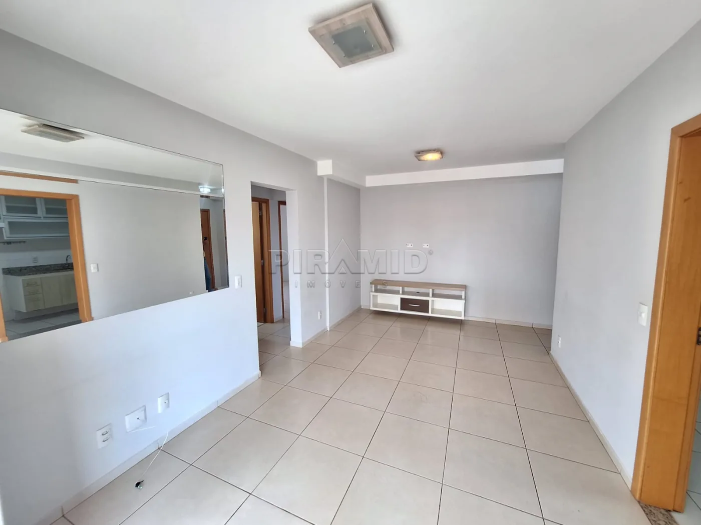 Alugar Apartamento / Padr&atilde;o em Ribeir&atilde;o Preto R$ 2.500,00 - Foto 2