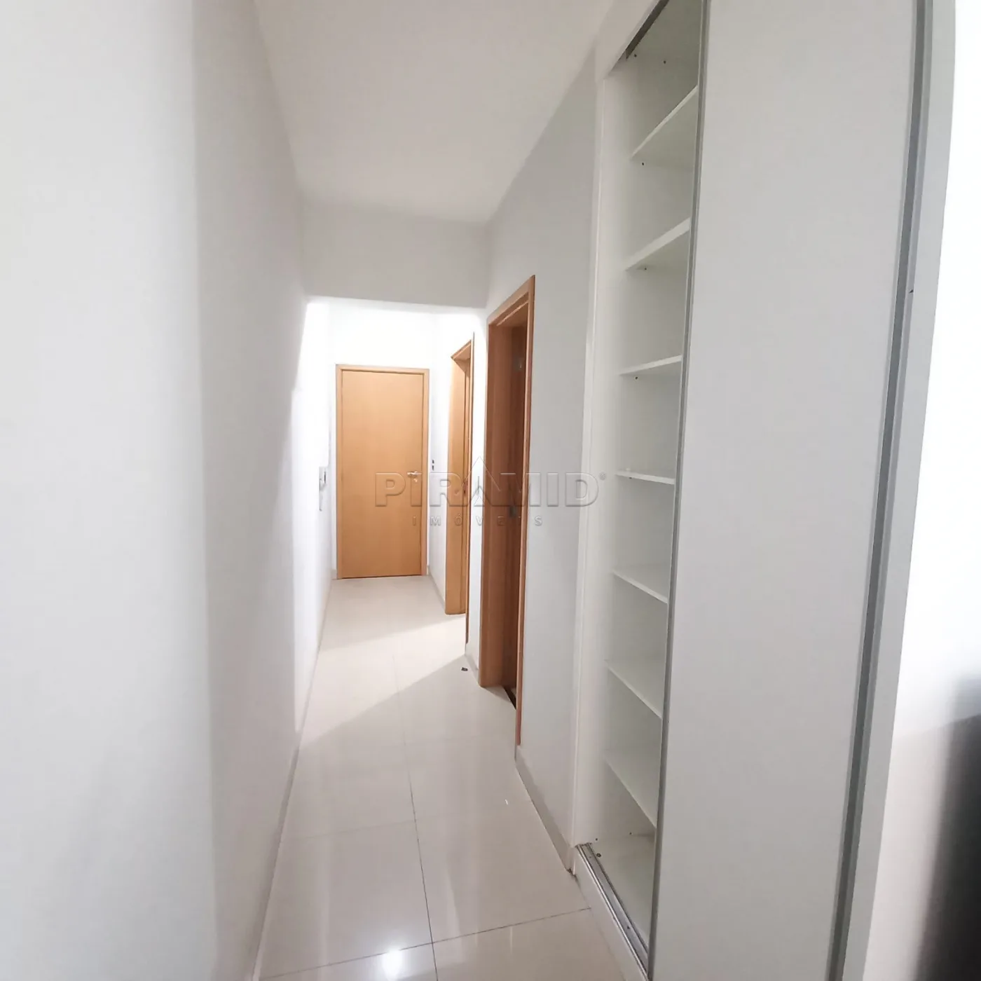 Alugar Apartamento / Padr&atilde;o em Ribeir&atilde;o Preto R$ 1.700,00 - Foto 3