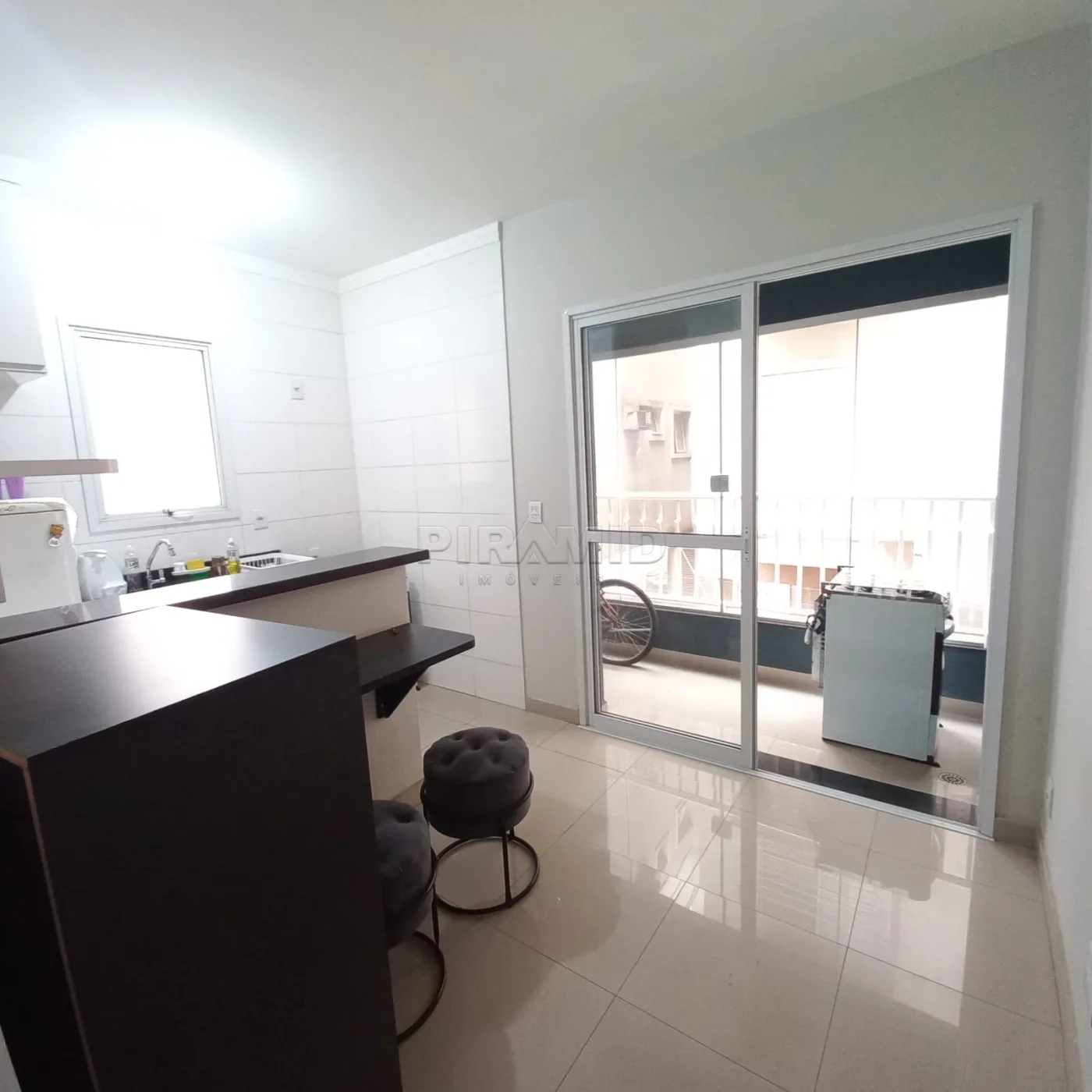 Alugar Apartamento / Padr&atilde;o em Ribeir&atilde;o Preto R$ 1.700,00 - Foto 2