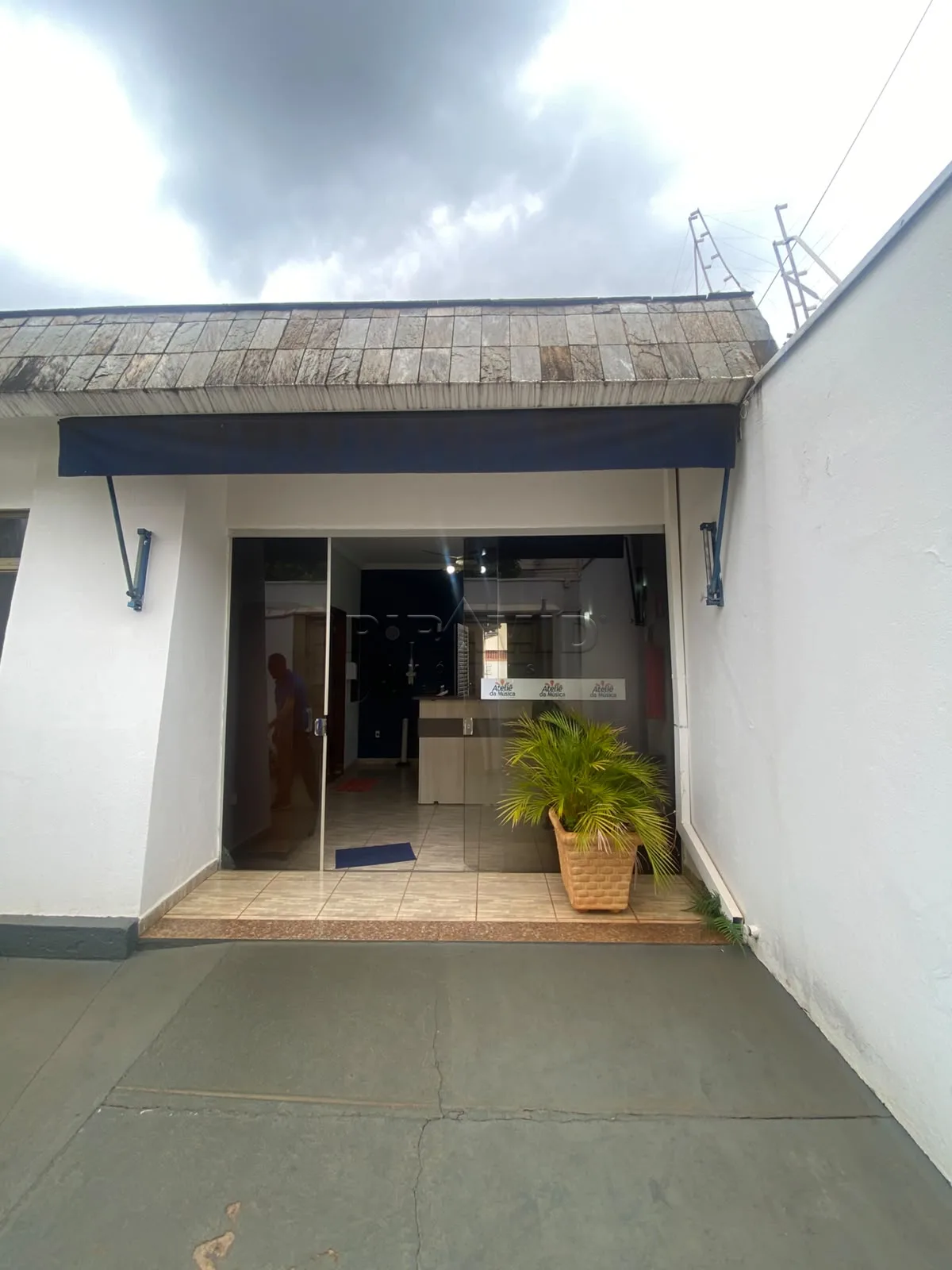 Alugar Comercial / Casa em Ribeir&atilde;o Preto R$ 3.800,00 - Foto 1