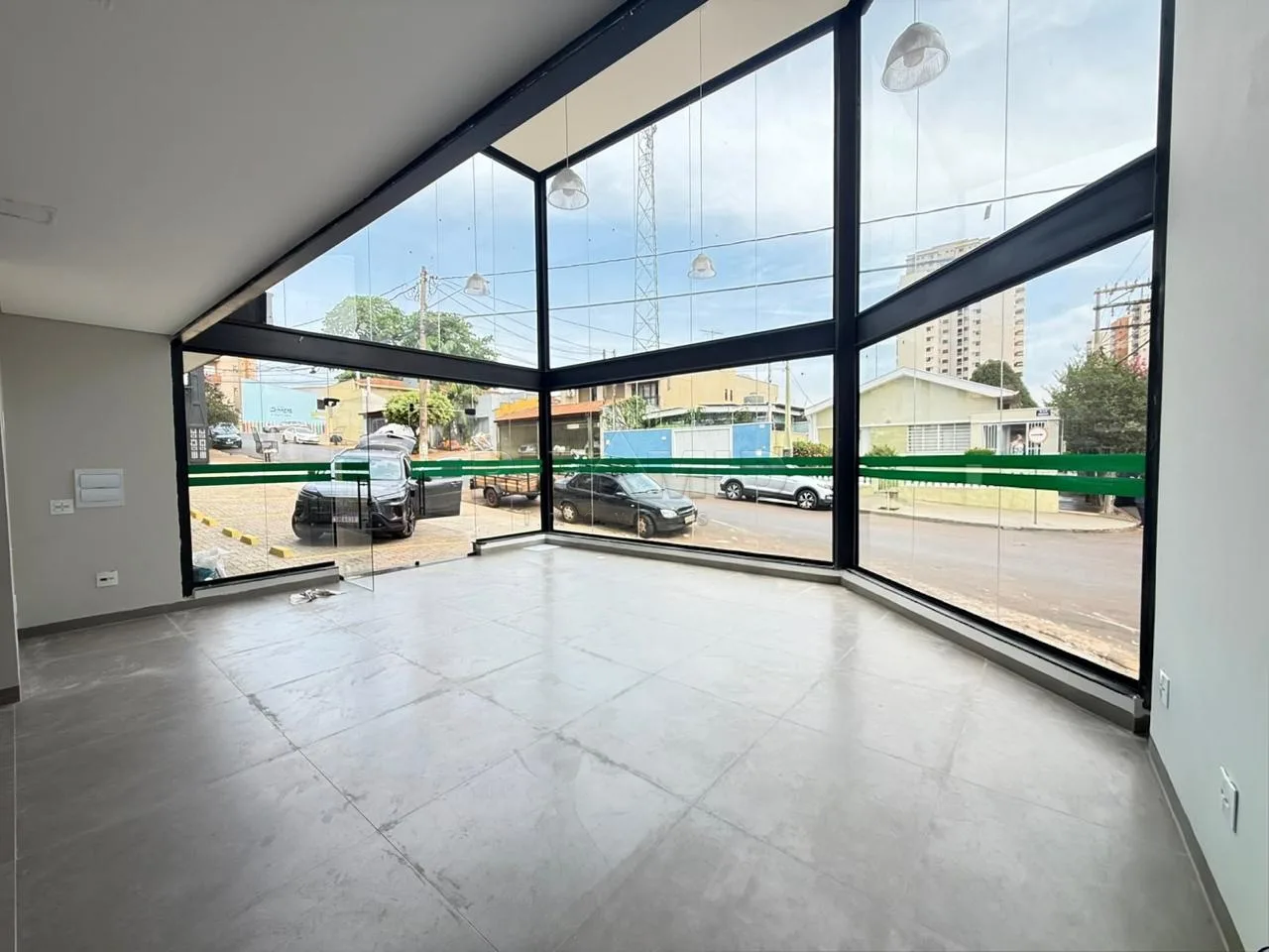 Alugar Comercial / Sal&atilde;o em Ribeir&atilde;o Preto R$ 6.000,00 - Foto 3