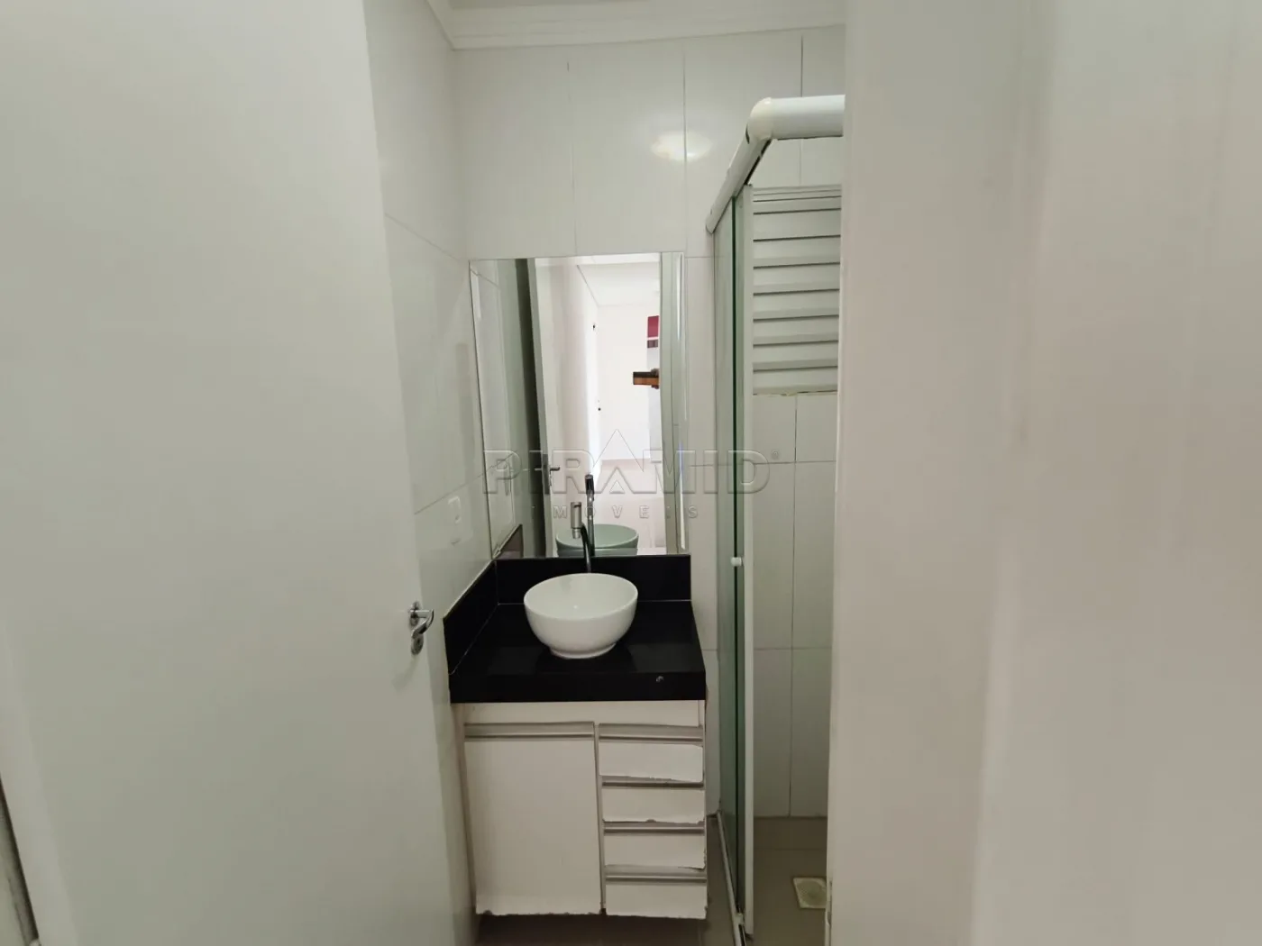 Alugar Apartamento / Padr&atilde;o em Ribeir&atilde;o Preto R$ 1.750,00 - Foto 3