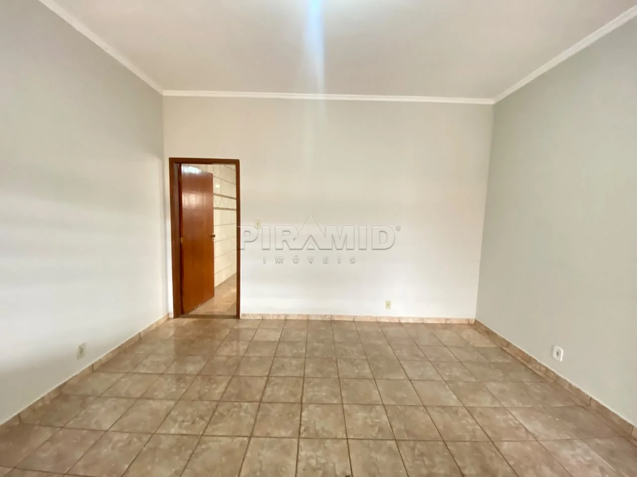 Alugar Casa / Padr&atilde;o em Ribeir&atilde;o Preto R$ 2.650,00 - Foto 5