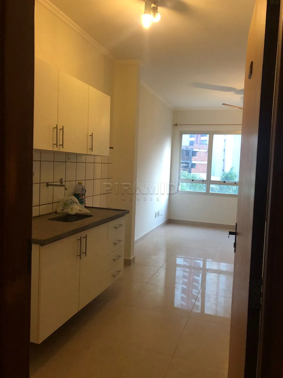 Alugar Apartamento / Kitchnet em Ribeir&atilde;o Preto R$ 1.600,00 - Foto 2