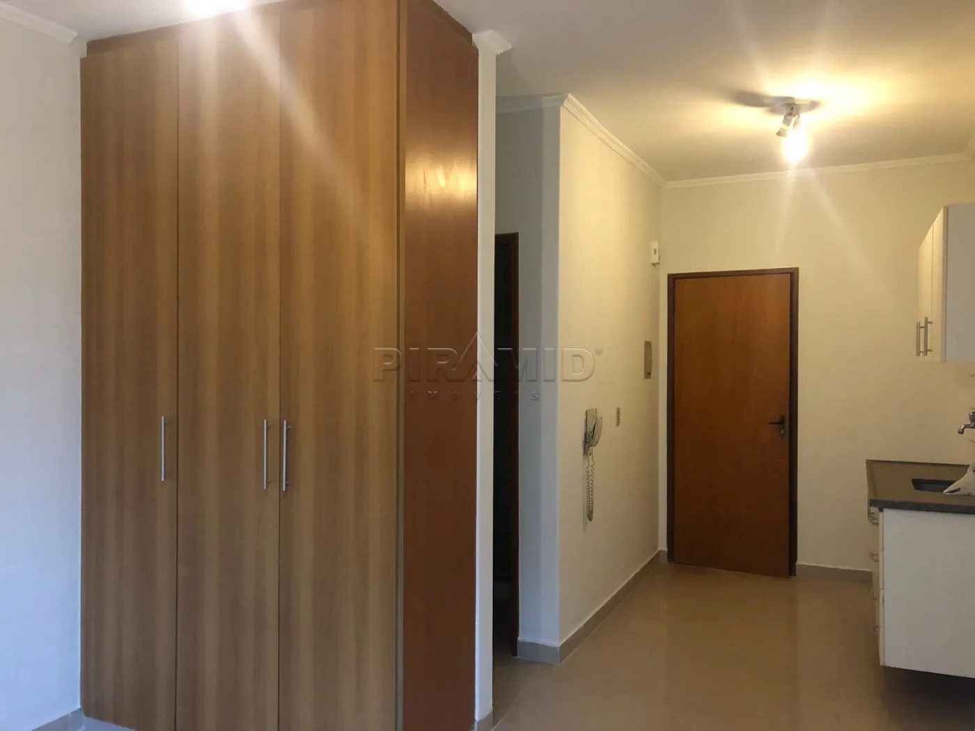 Alugar Apartamento / Kitchnet em Ribeir&atilde;o Preto R$ 1.600,00 - Foto 3
