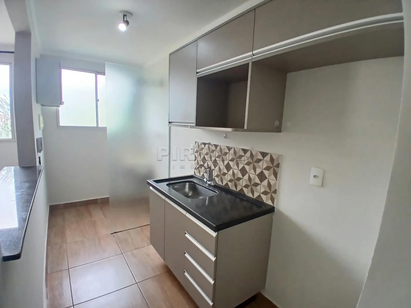 Alugar Apartamento / Padr&atilde;o em Ribeir&atilde;o Preto R$ 1.500,00 - Foto 2