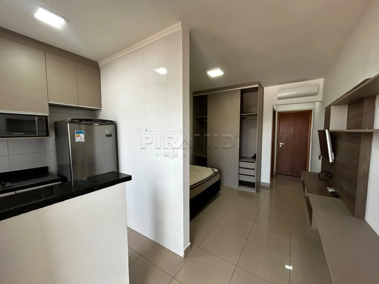 Alugar Apartamento / Padr&atilde;o em Ribeir&atilde;o Preto R$ 1.800,00 - Foto 2