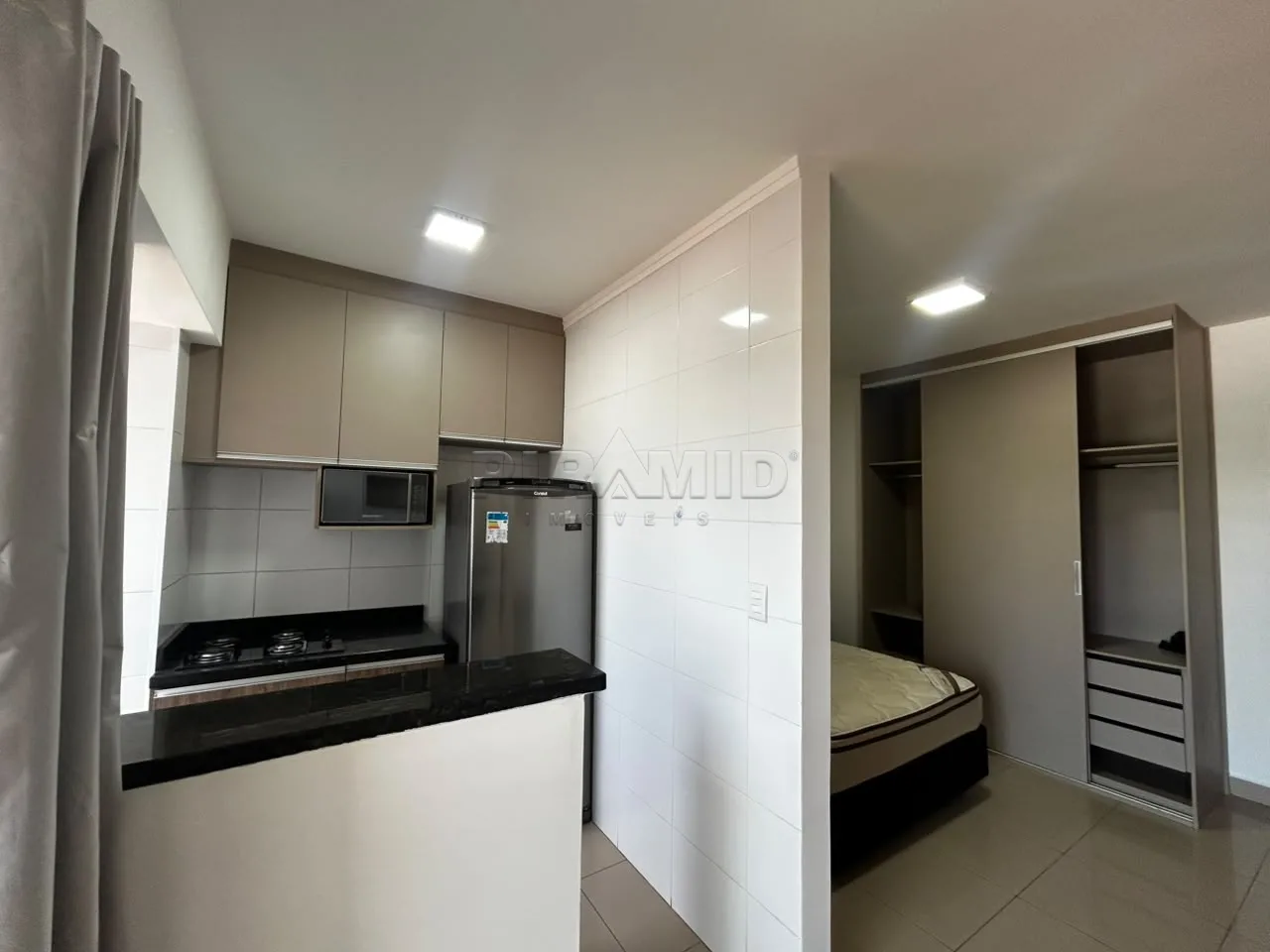 Alugar Apartamento / Padr&atilde;o em Ribeir&atilde;o Preto R$ 1.800,00 - Foto 3