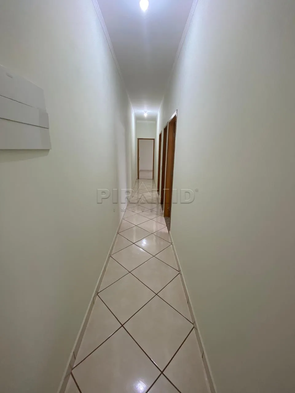 Alugar Casa / Padr&atilde;o em Ribeir&atilde;o Preto R$ 2.700,00 - Foto 4