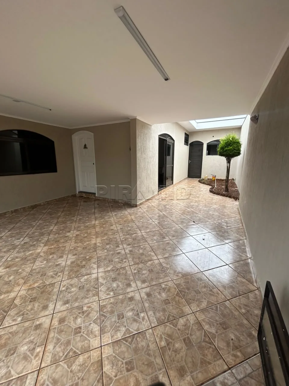 Comprar Casa / Padr&atilde;o em Ribeir&atilde;o Preto R$ 400.000,00 - Foto 2
