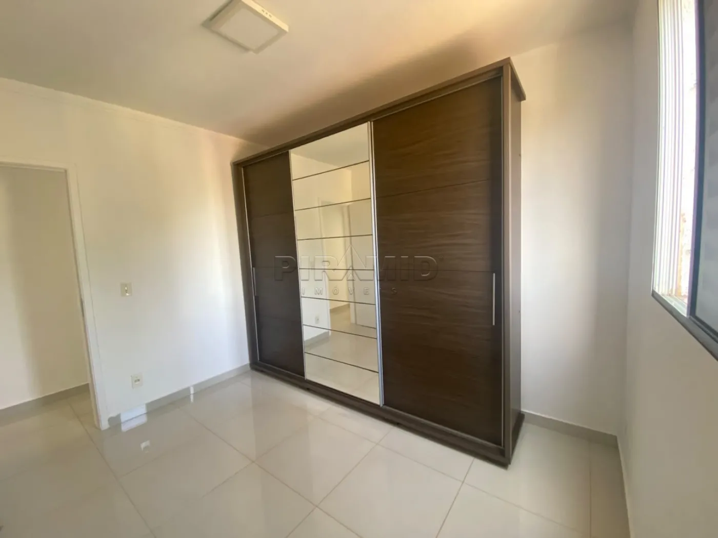 Alugar Apartamento / Padr&atilde;o em Ribeir&atilde;o Preto R$ 1.500,00 - Foto 5