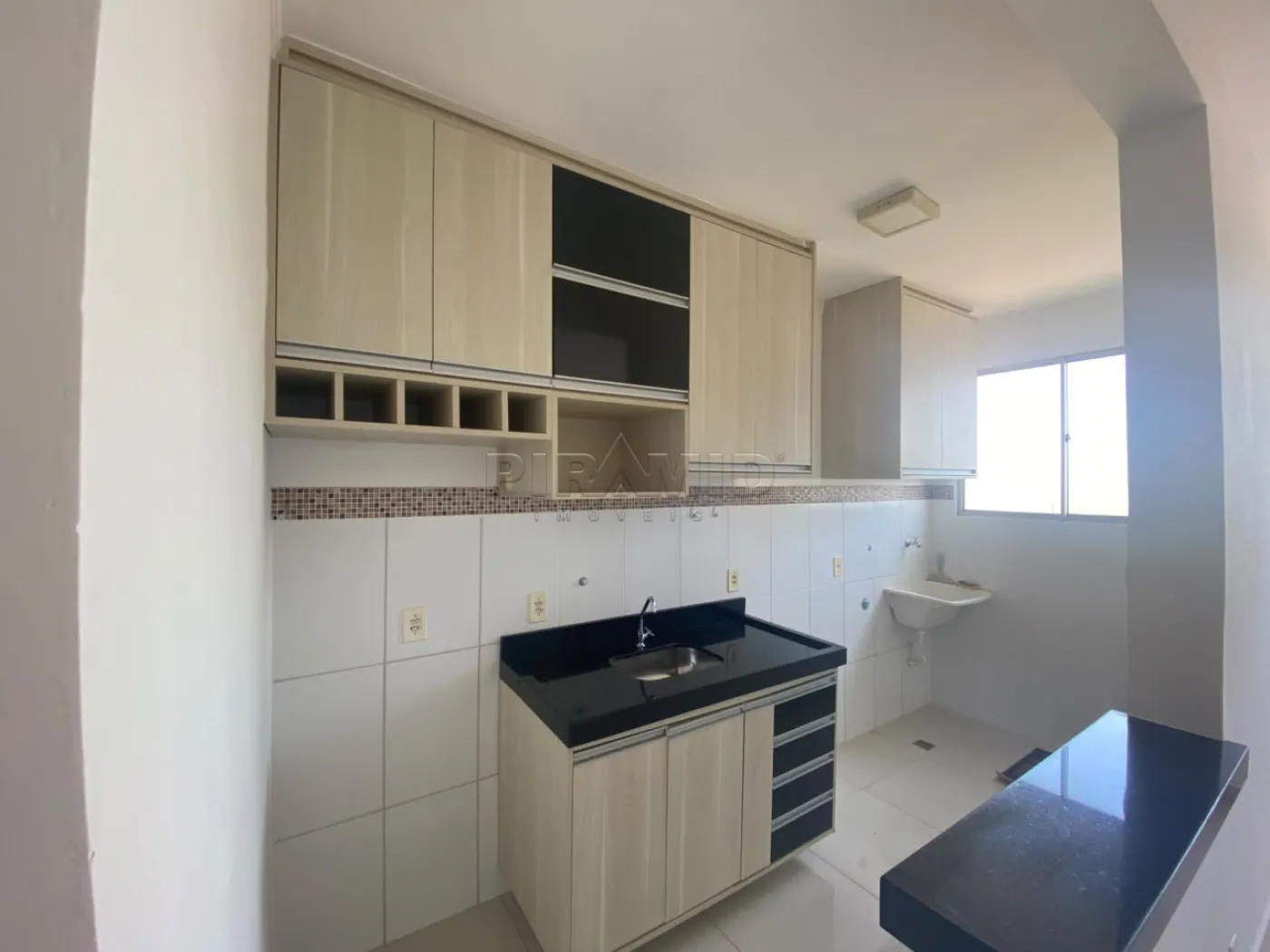 Alugar Apartamento / Padr&atilde;o em Ribeir&atilde;o Preto R$ 1.500,00 - Foto 4