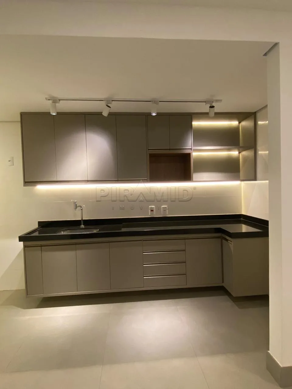 Alugar Apartamento / Padr&atilde;o em Ribeir&atilde;o Preto R$ 5.300,00 - Foto 1