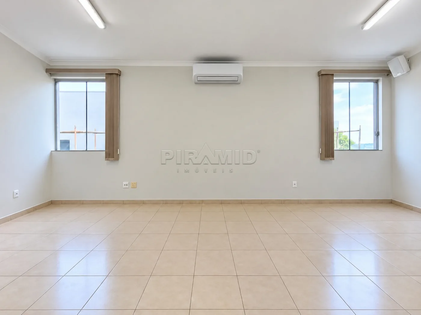 Alugar Comercial / Sala em Ribeir&atilde;o Preto R$ 1.800,00 - Foto 1