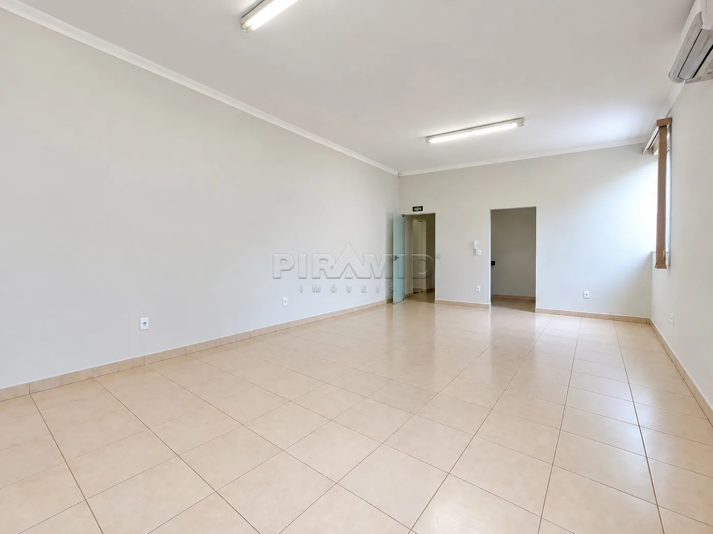 Alugar Comercial / Sala em Ribeir&atilde;o Preto R$ 1.800,00 - Foto 2