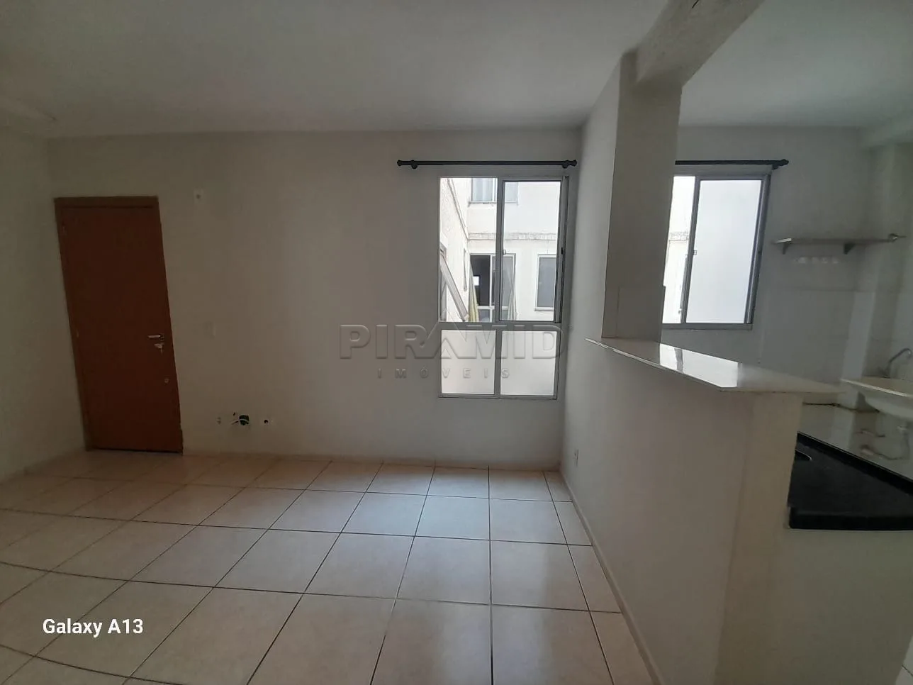 Alugar Apartamento / Padr&atilde;o em Ribeir&atilde;o Preto R$ 850,00 - Foto 3