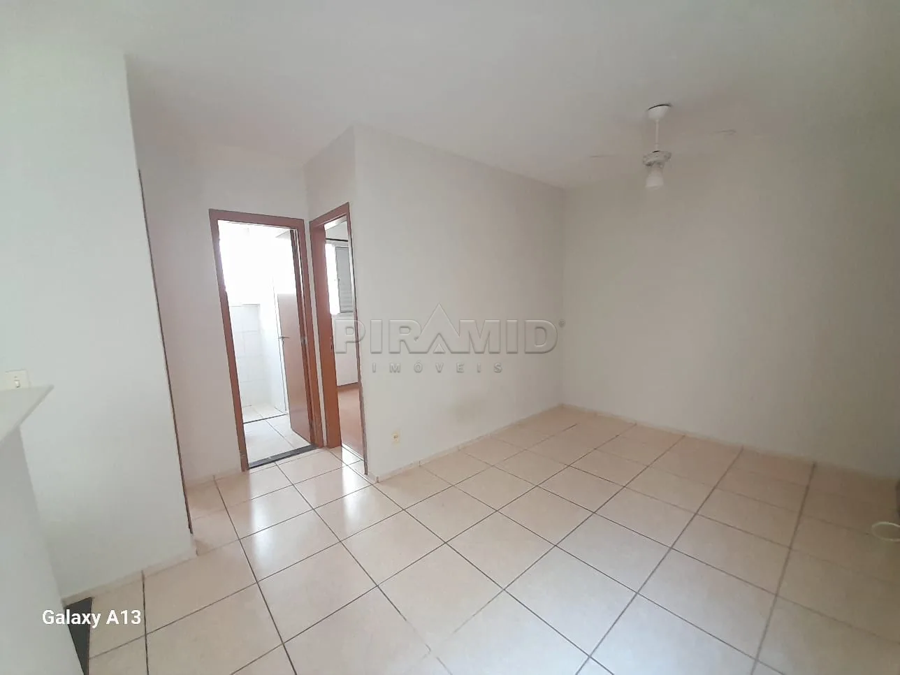 Alugar Apartamento / Padr&atilde;o em Ribeir&atilde;o Preto R$ 850,00 - Foto 4