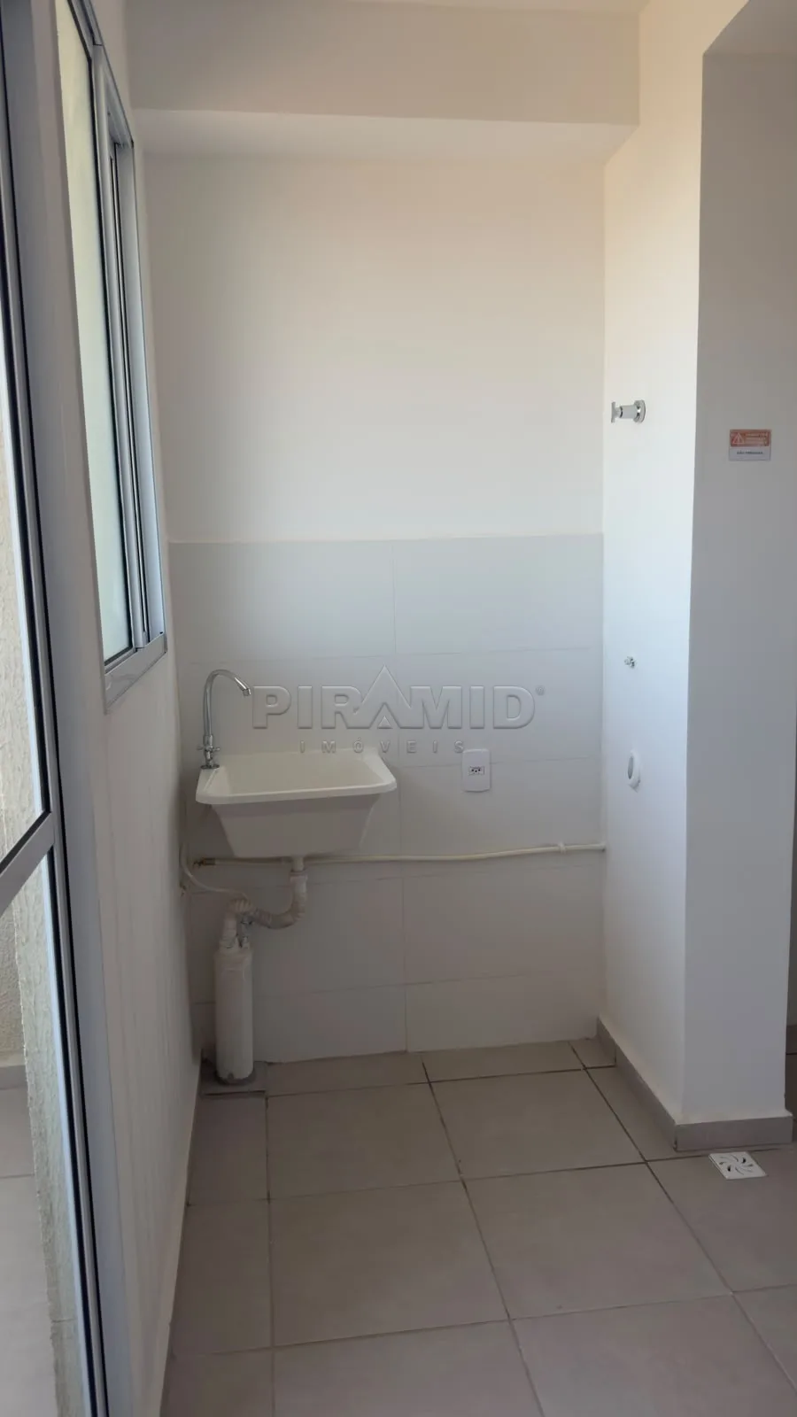 Alugar Apartamento / Padr&atilde;o em Ribeir&atilde;o Preto R$ 1.100,00 - Foto 3