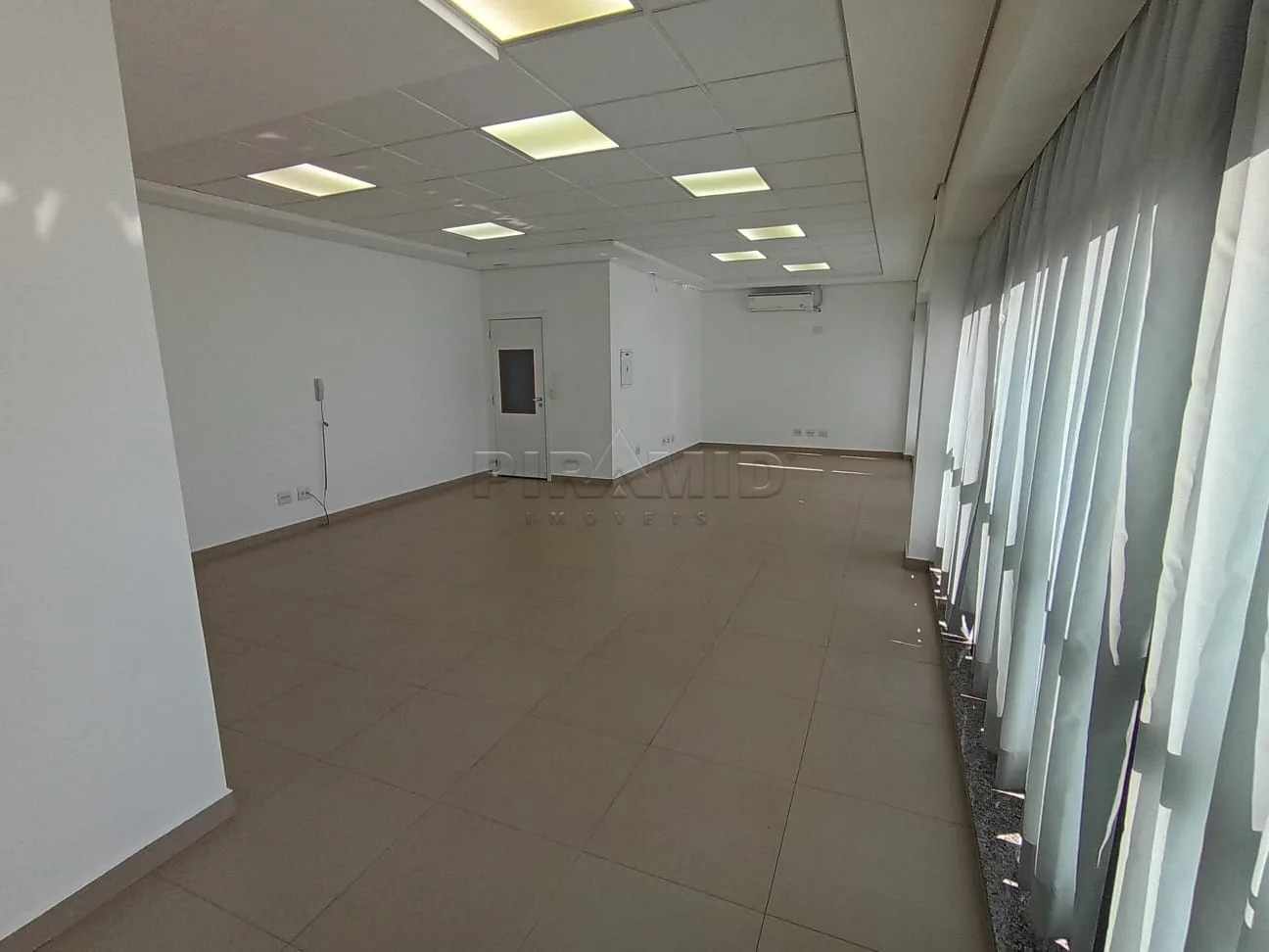 Alugar Comercial / Sala em Ribeir&atilde;o Preto R$ 2.500,00 - Foto 1