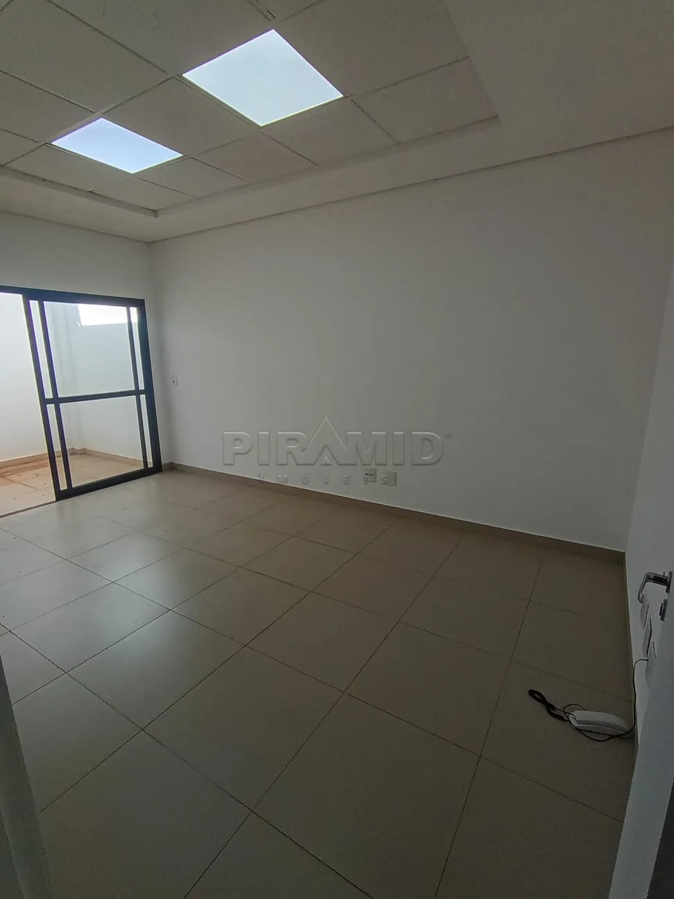Alugar Comercial / Sala em Ribeir&atilde;o Preto R$ 1.550,00 - Foto 1