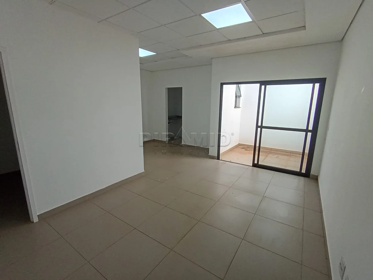 Alugar Comercial / Sala em Ribeir&atilde;o Preto R$ 1.550,00 - Foto 4