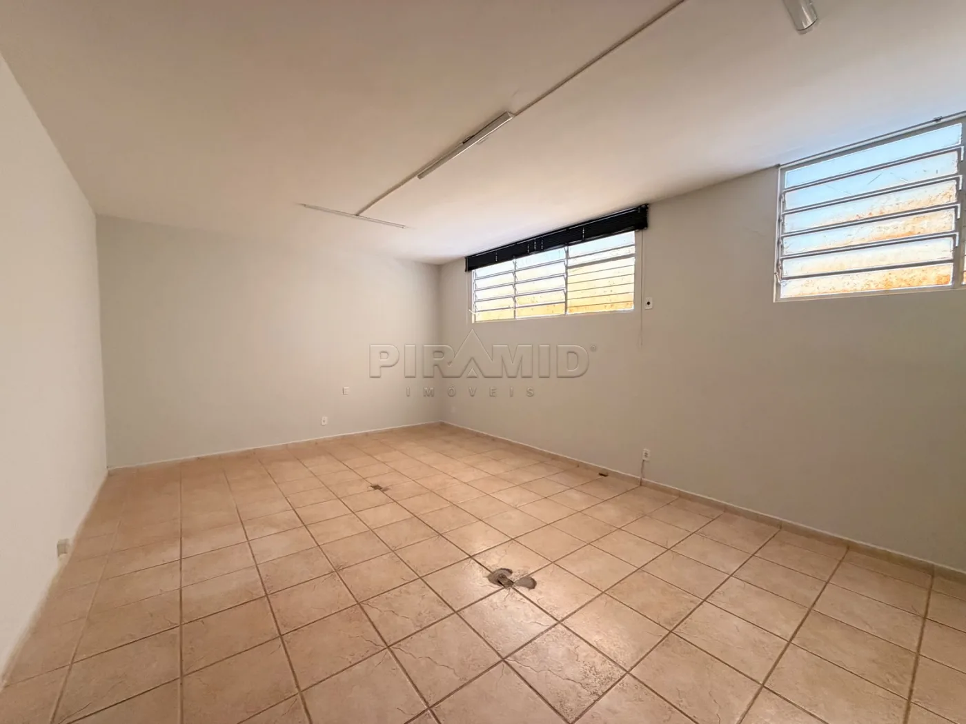 Alugar Comercial / Galp&atilde;o  Barrac&atilde;o em Ribeir&atilde;o Preto R$ 30.000,00 - Foto 3