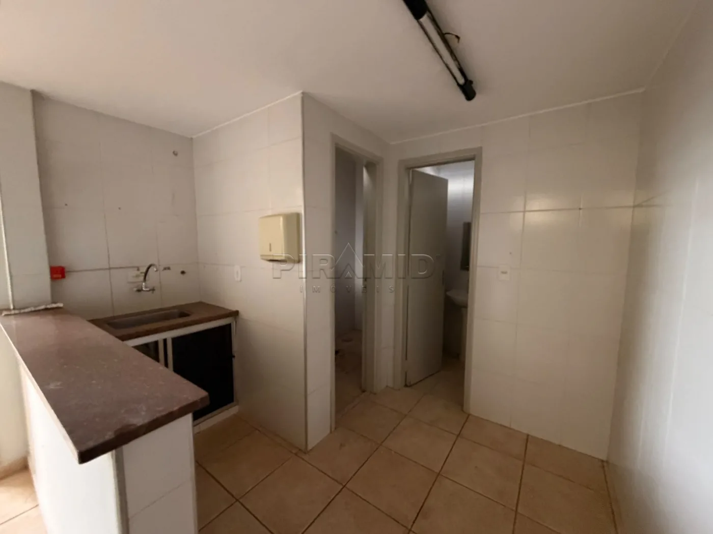Alugar Comercial / Galp&atilde;o  Barrac&atilde;o em Ribeir&atilde;o Preto R$ 30.000,00 - Foto 4