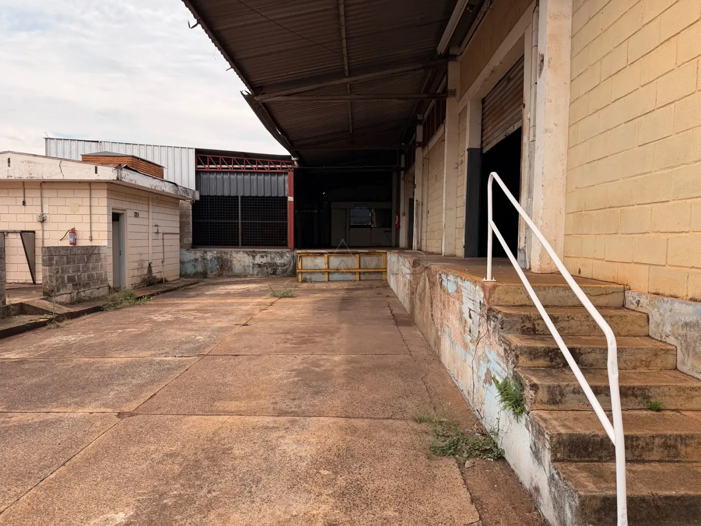 Alugar Comercial / Galp&atilde;o  Barrac&atilde;o em Ribeir&atilde;o Preto R$ 30.000,00 - Foto 14