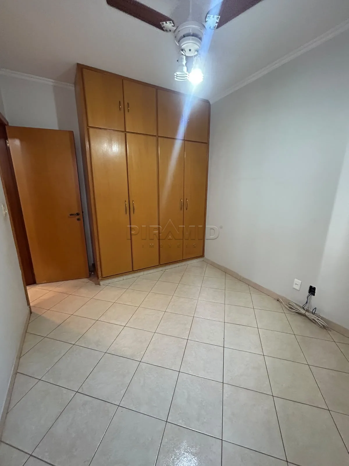 Alugar Apartamento / Padr&atilde;o em Ribeir&atilde;o Preto R$ 2.400,00 - Foto 12