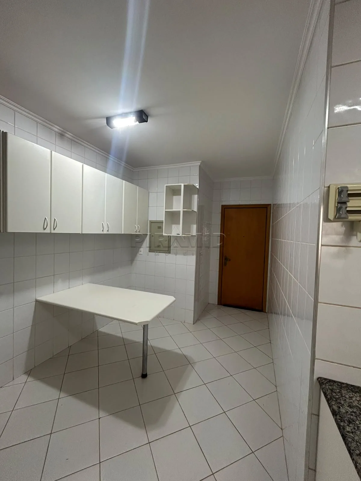 Alugar Apartamento / Padr&atilde;o em Ribeir&atilde;o Preto R$ 2.400,00 - Foto 30