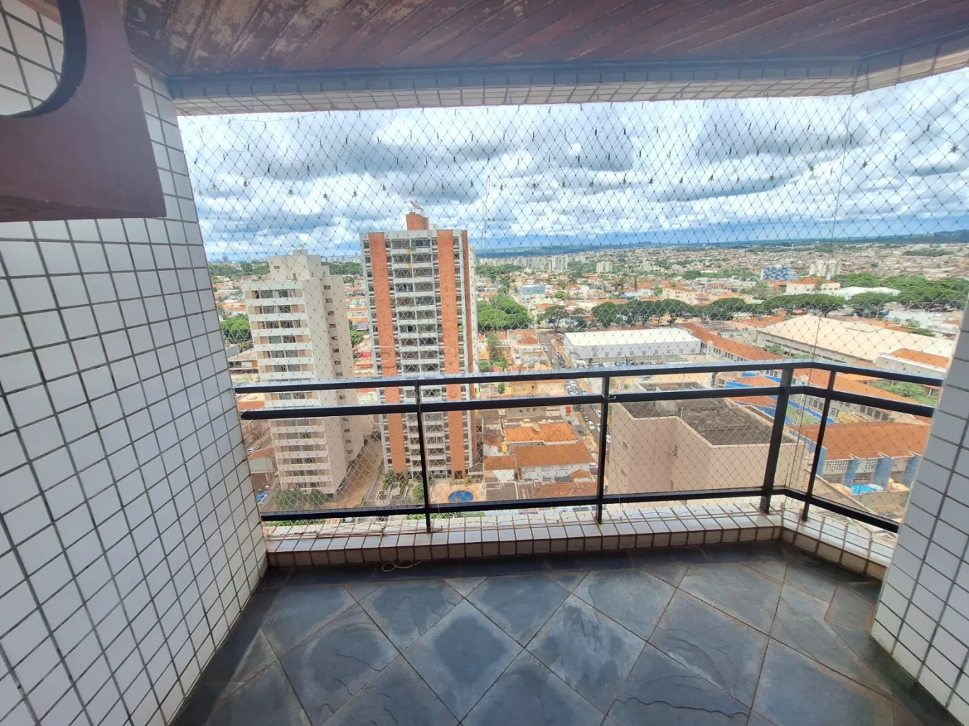 Alugar Apartamento / Padr&atilde;o em Ribeir&atilde;o Preto R$ 1.800,00 - Foto 5