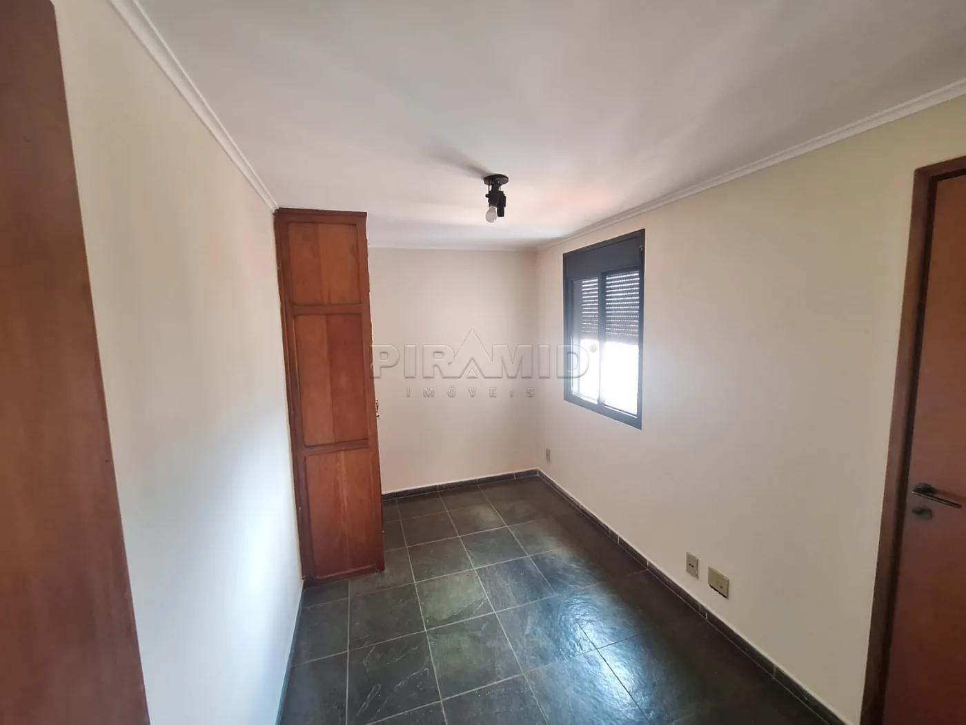 Alugar Apartamento / Padr&atilde;o em Ribeir&atilde;o Preto R$ 1.800,00 - Foto 8