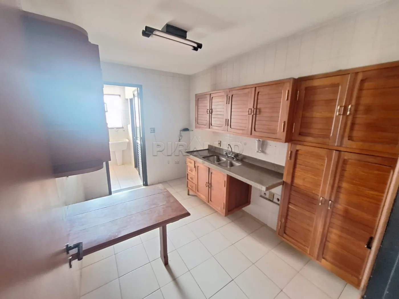 Alugar Apartamento / Padr&atilde;o em Ribeir&atilde;o Preto R$ 1.800,00 - Foto 16
