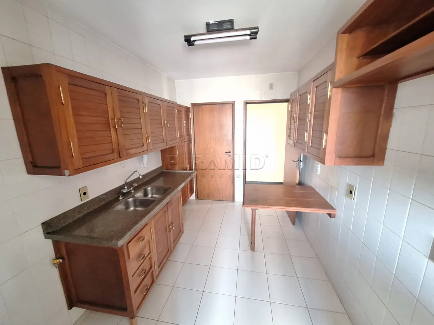 Alugar Apartamento / Padr&atilde;o em Ribeir&atilde;o Preto R$ 1.800,00 - Foto 17