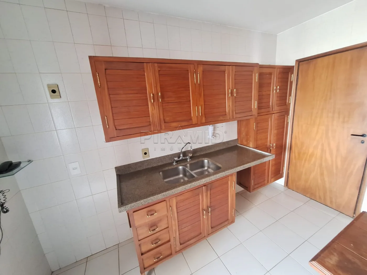 Alugar Apartamento / Padr&atilde;o em Ribeir&atilde;o Preto R$ 1.800,00 - Foto 18