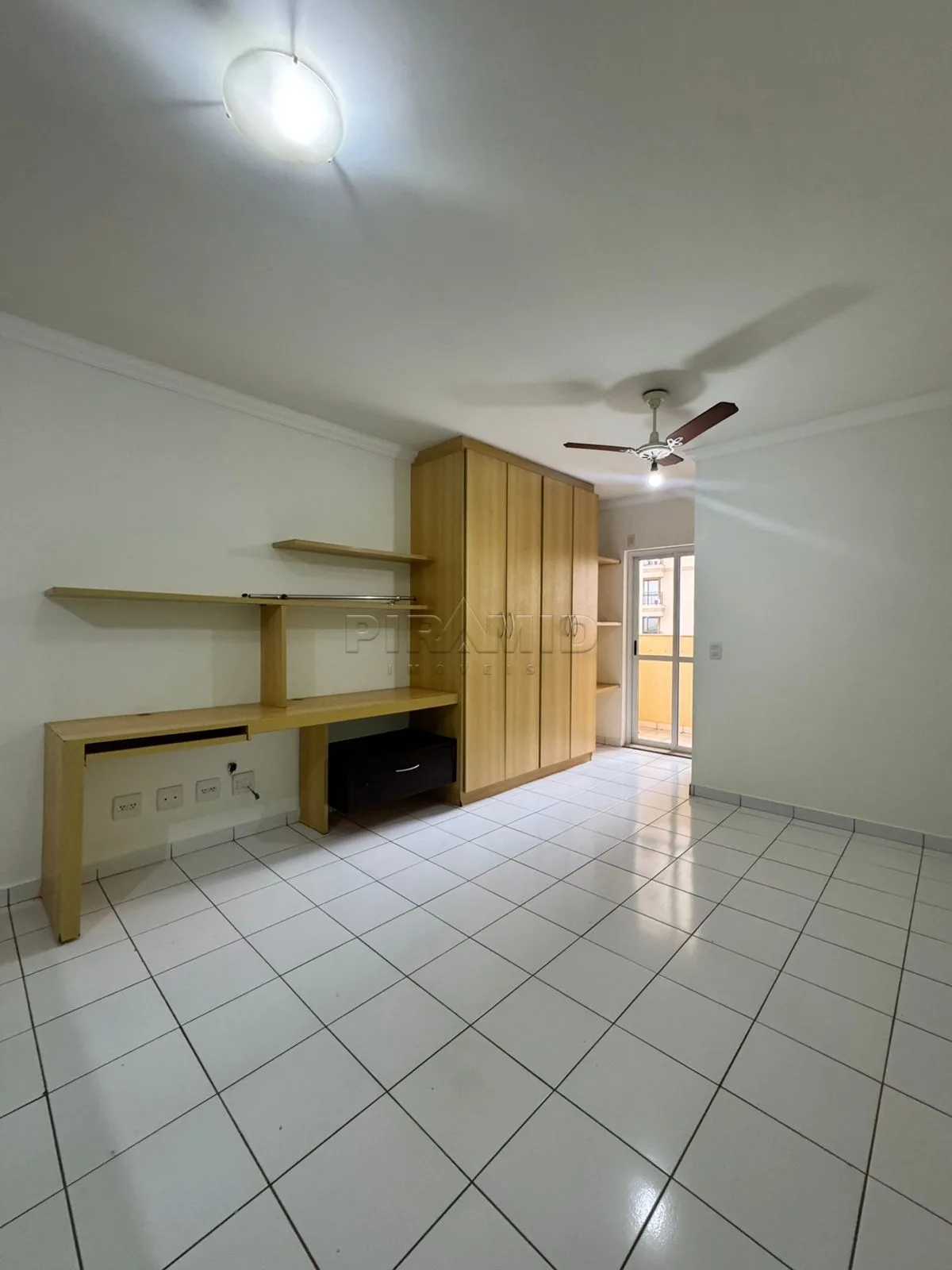 Alugar Apartamento / Kitchnet em Ribeir&atilde;o Preto R$ 900,00 - Foto 2