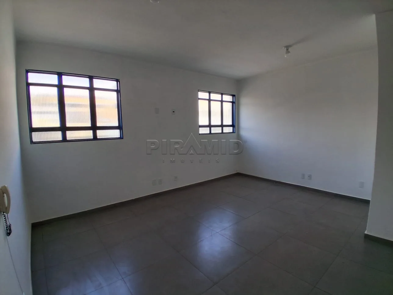 Alugar Comercial / Sala em Ribeir&atilde;o Preto R$ 1.550,00 - Foto 2