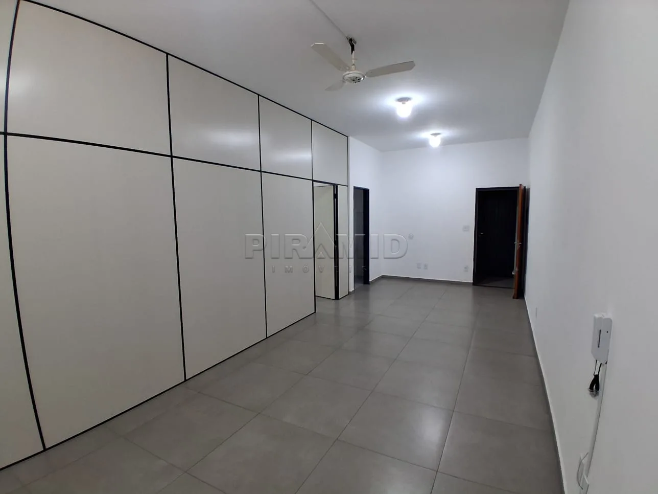 Alugar Comercial / Sala em Ribeir&atilde;o Preto R$ 1.550,00 - Foto 2