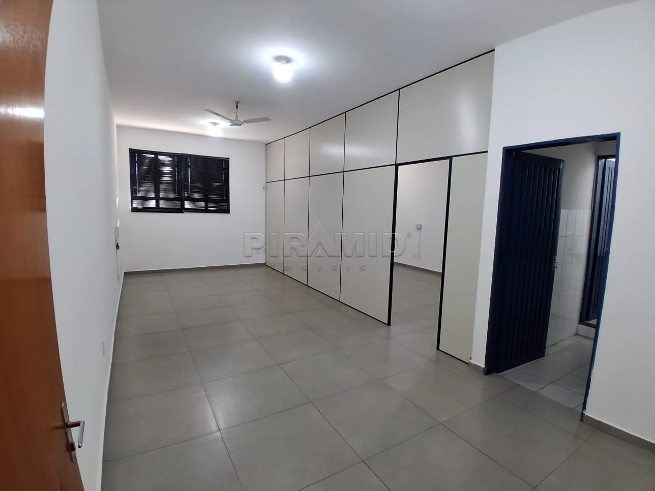 Alugar Comercial / Sala em Ribeir&atilde;o Preto R$ 1.550,00 - Foto 6