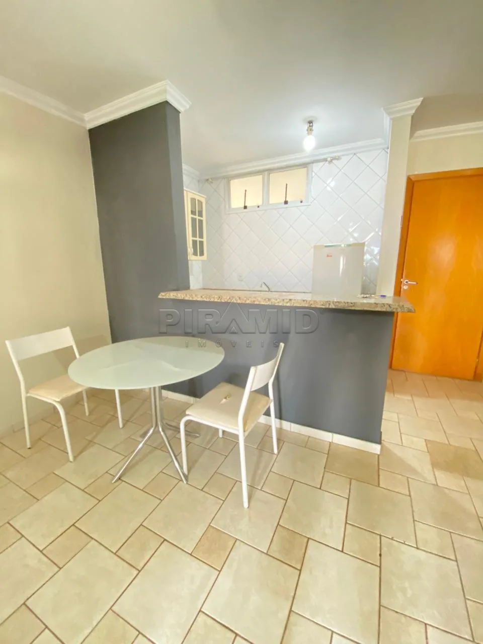 Alugar Apartamento / Kitchnet em Ribeir&atilde;o Preto R$ 1.300,00 - Foto 1