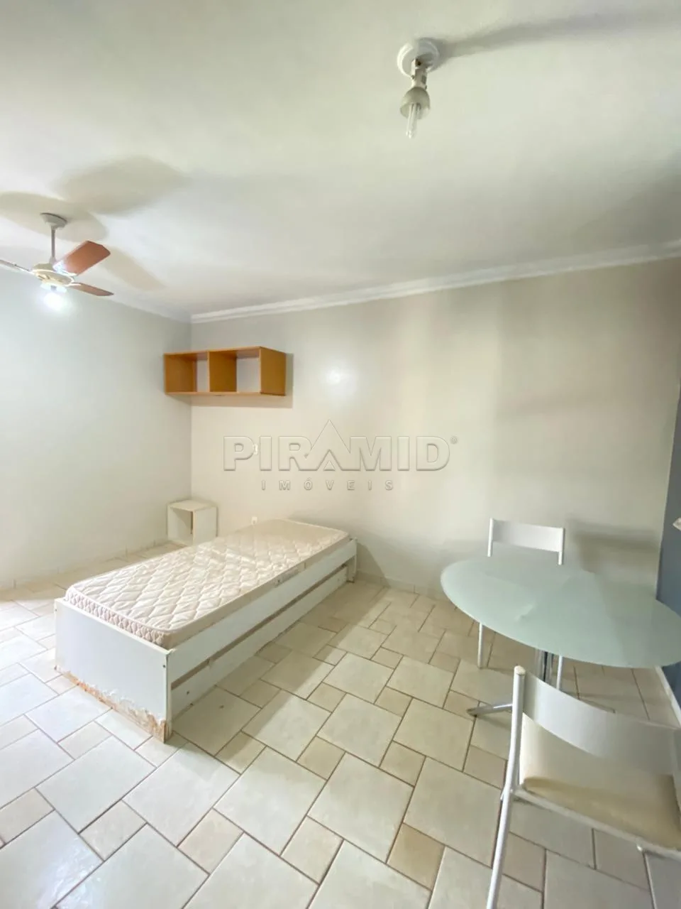 Alugar Apartamento / Kitchnet em Ribeir&atilde;o Preto R$ 1.300,00 - Foto 2