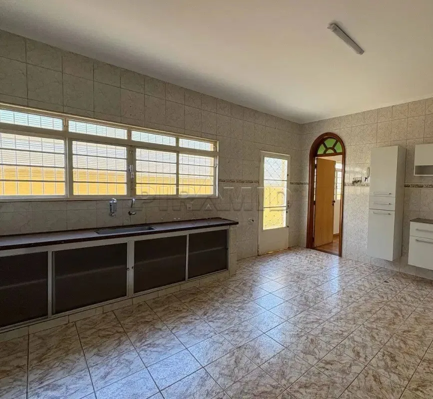 Alugar Casa / Padr&atilde;o em Ribeir&atilde;o Preto R$ 1.800,00 - Foto 17