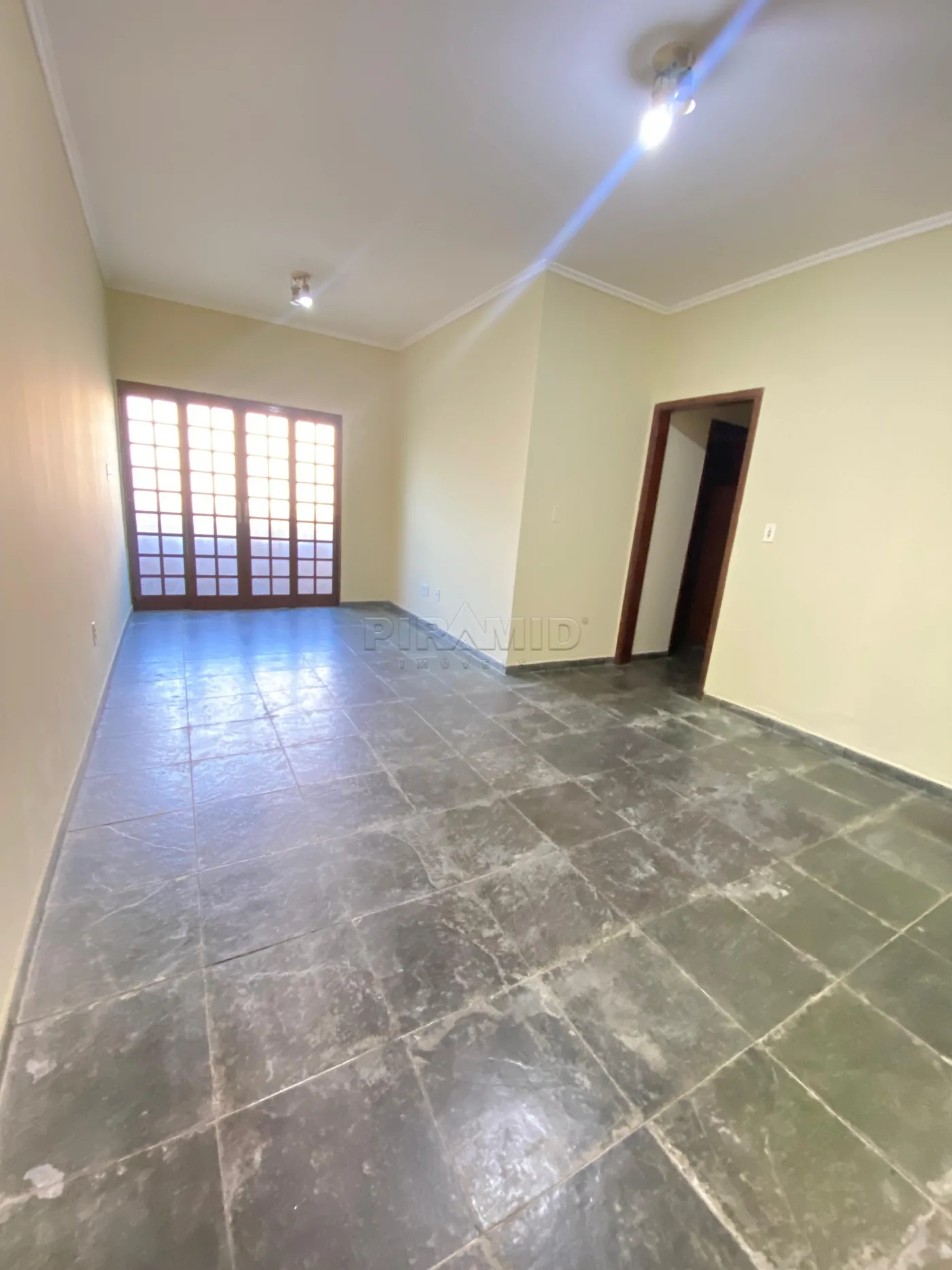 Alugar Apartamento / Padr&atilde;o em Ribeir&atilde;o Preto R$ 1.600,00 - Foto 1