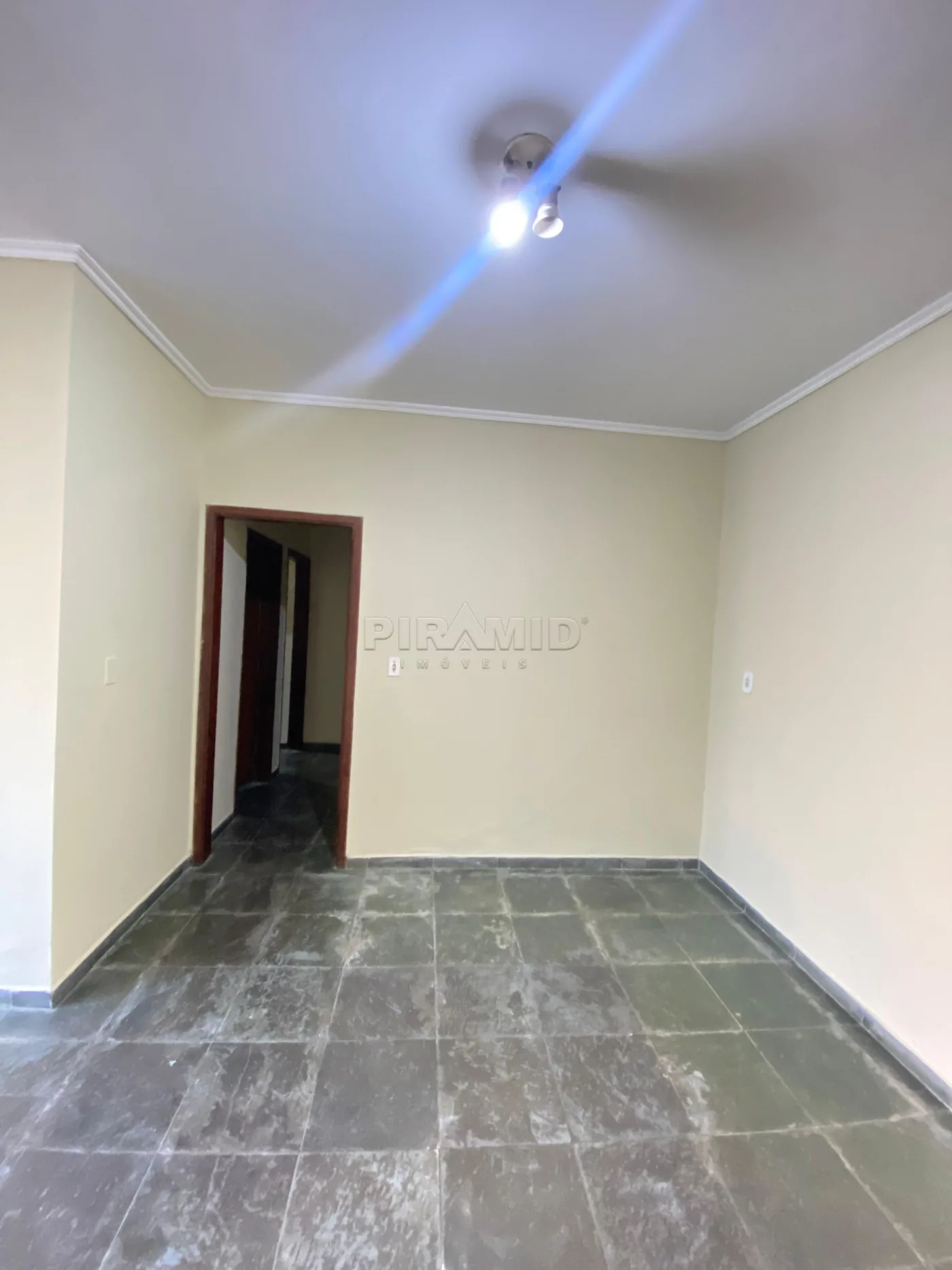 Alugar Apartamento / Padr&atilde;o em Ribeir&atilde;o Preto R$ 1.600,00 - Foto 3