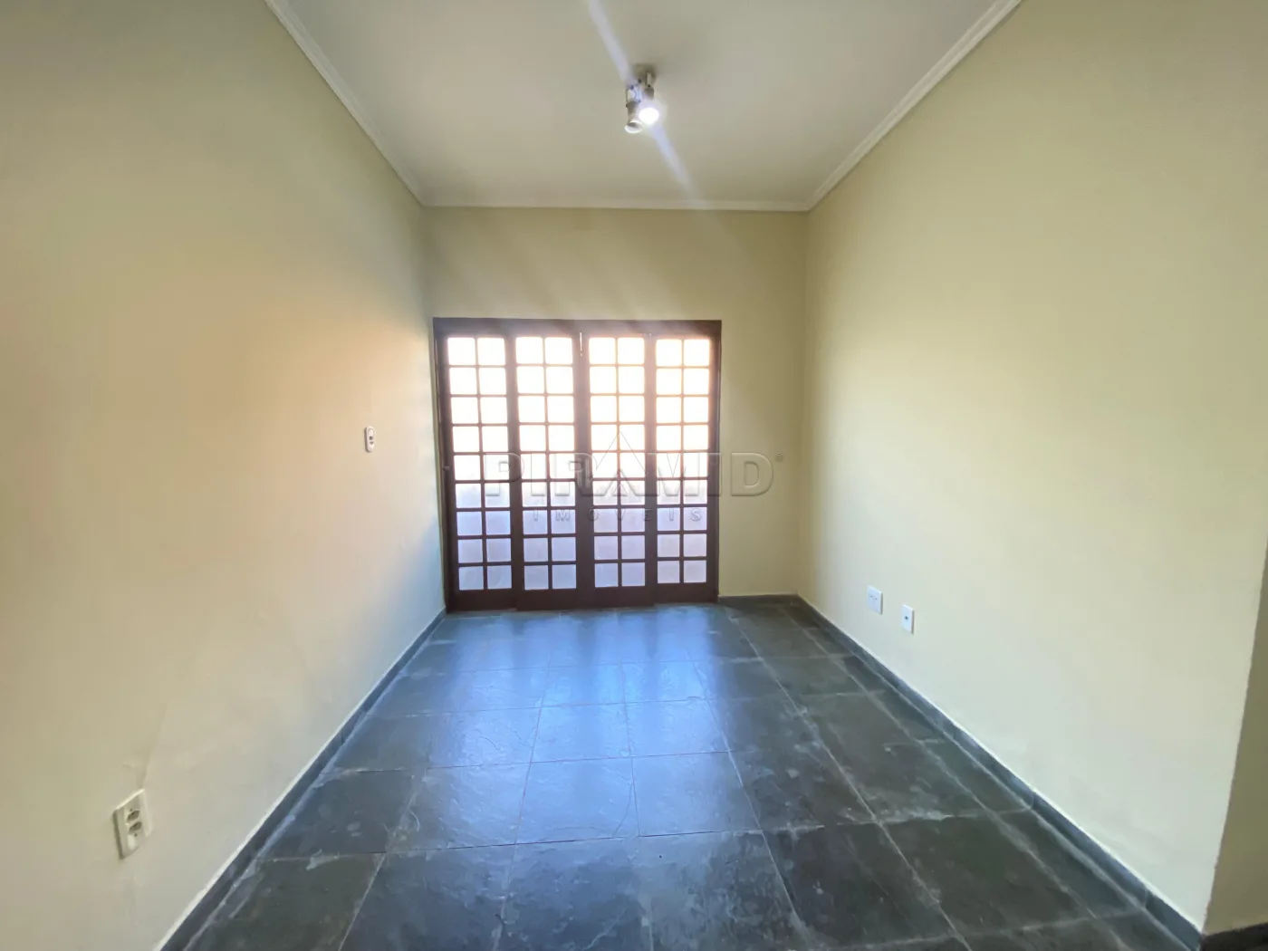 Alugar Apartamento / Padr&atilde;o em Ribeir&atilde;o Preto R$ 1.600,00 - Foto 2